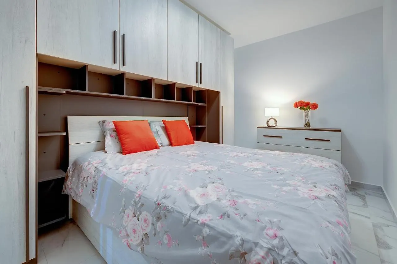 Saint Julian's Splendid 2Br Apartment, Steps To St Georges Bay